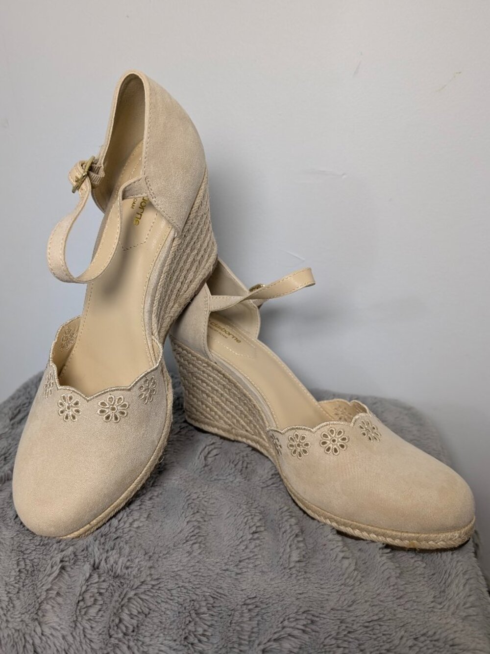 Liz Claiborne Beige Espadrille Wedge Mary Jane Floral Trim Size 10